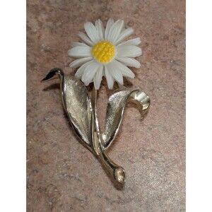 Sarah Coventry Daisy Brooch Pin Gold Tone Vintage 1960's Signed